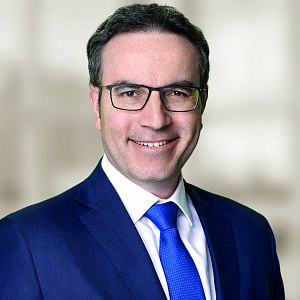 Dr. Alexander Insam, M.A.